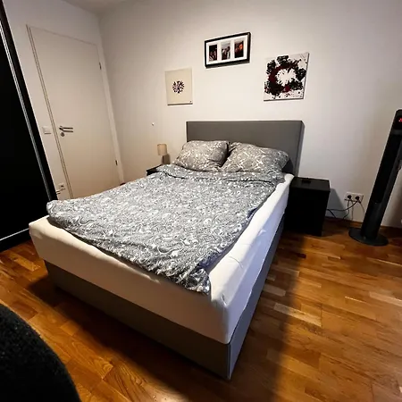 Central Two-room アパート